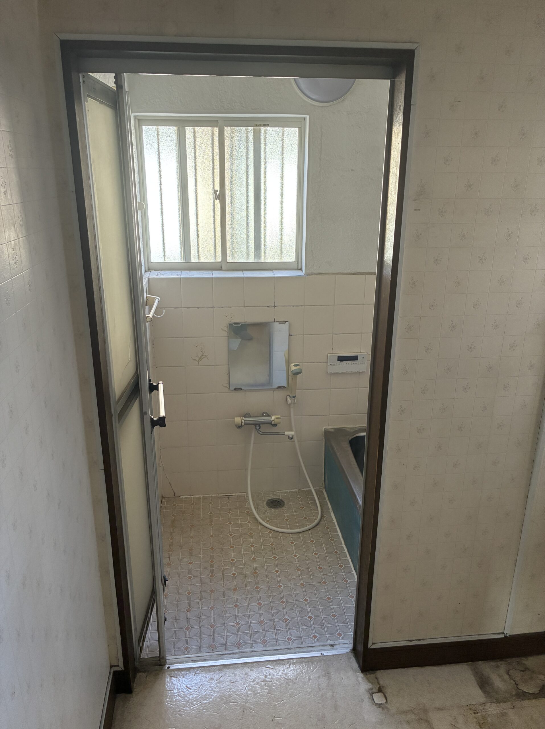 清潔感のあるお風呂場とトイレスペース