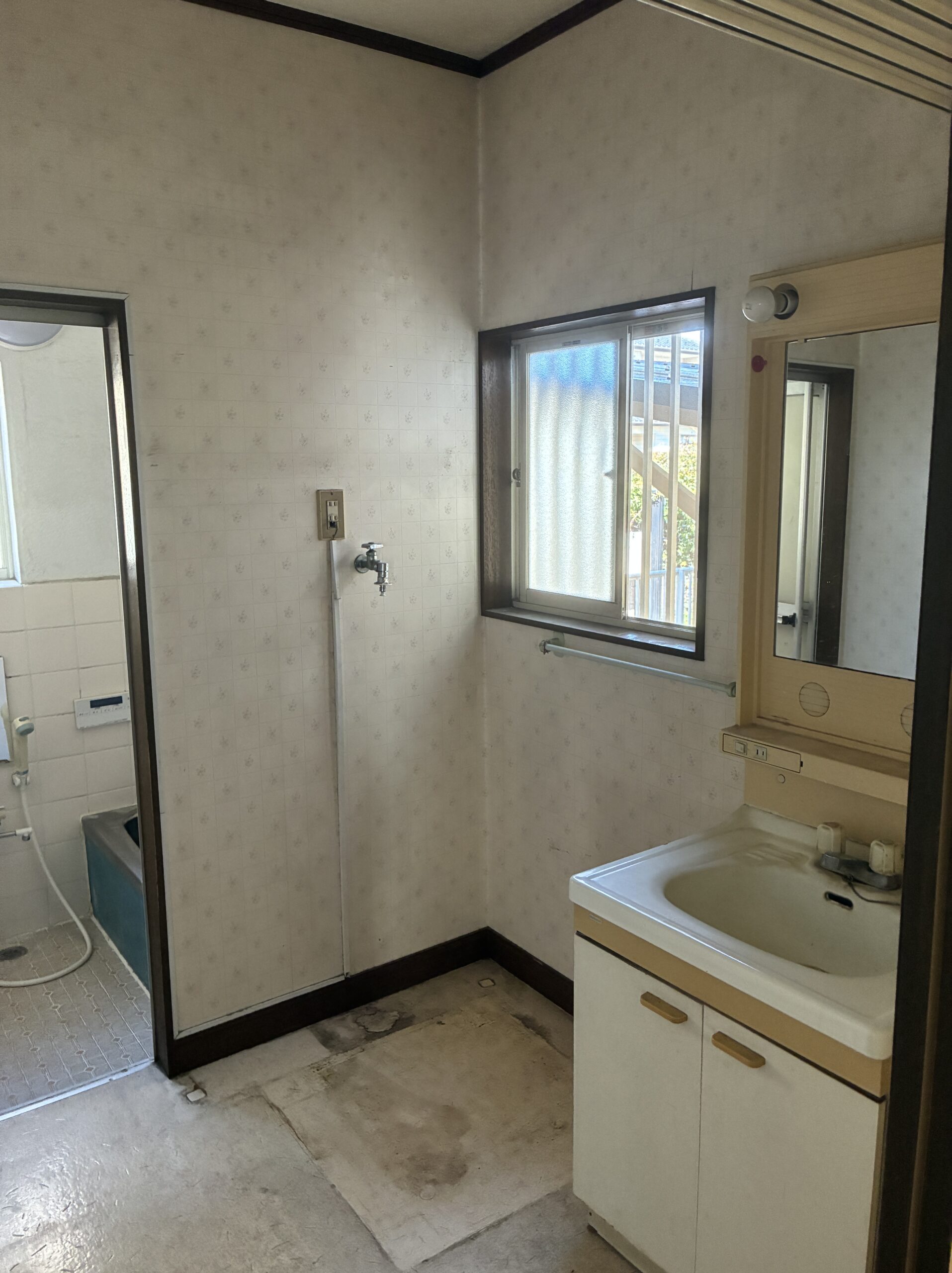 清潔感のあるお風呂場とトイレスペース