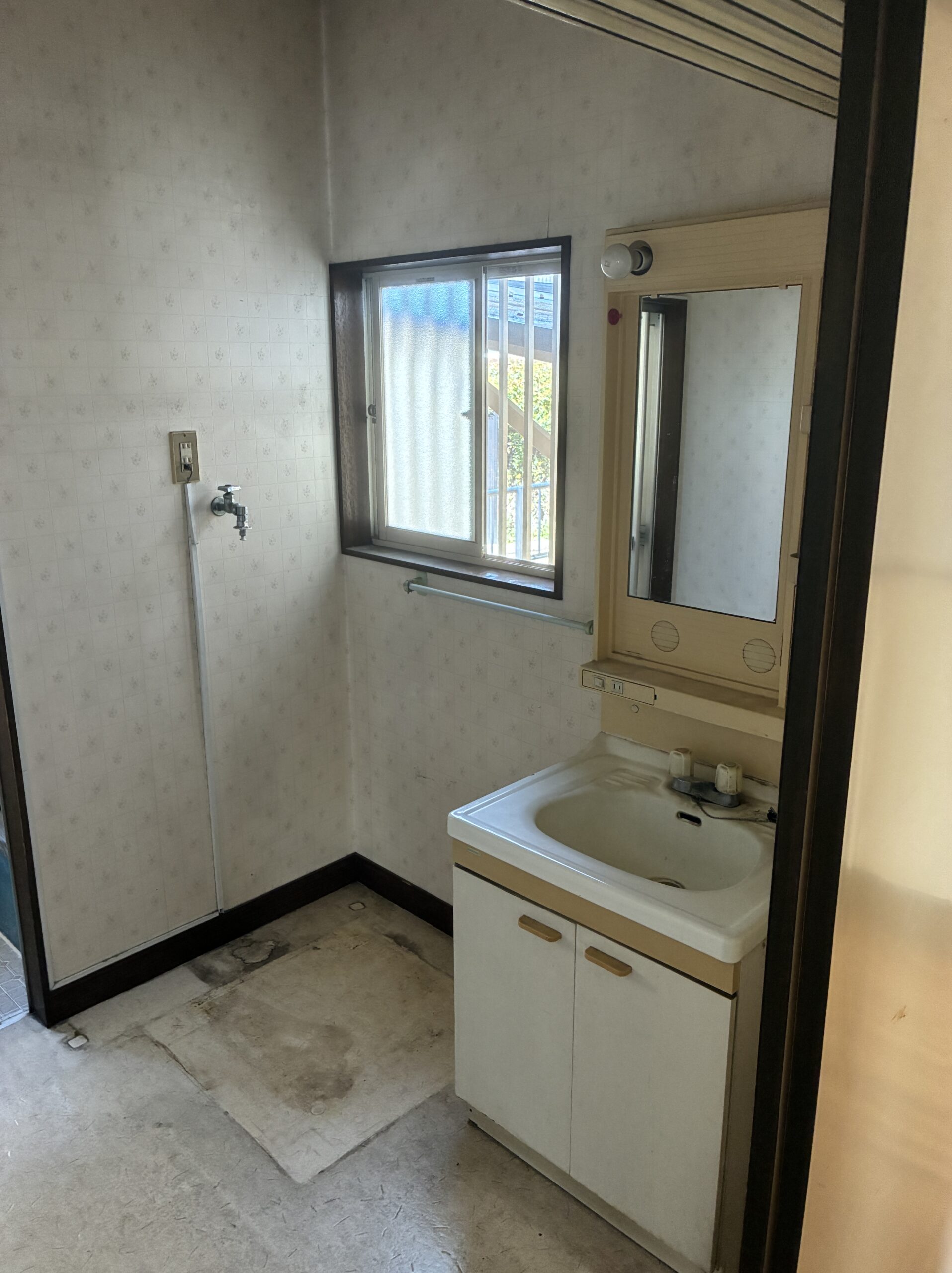 清潔感のあるお風呂場とトイレスペース